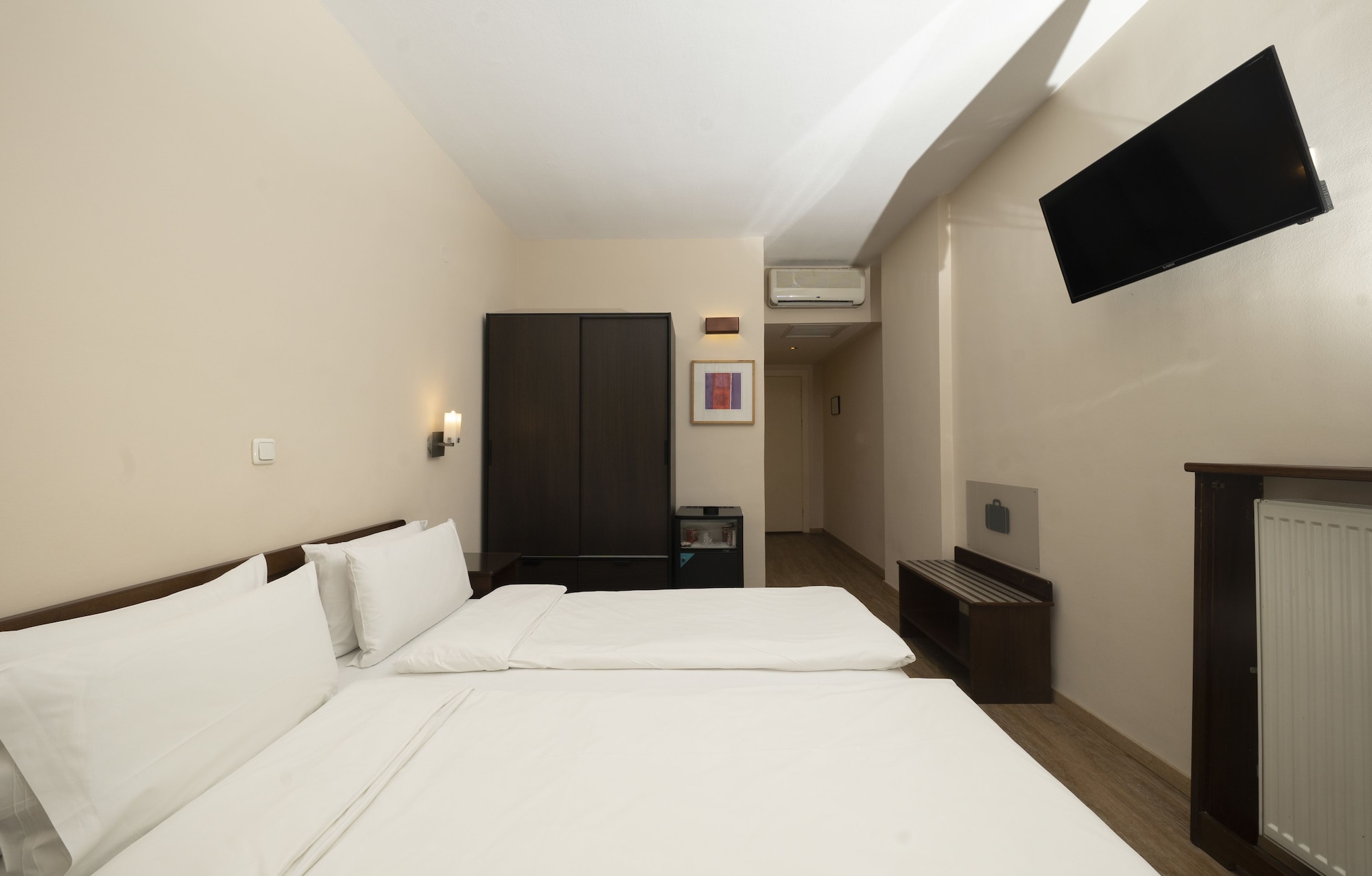 ROOM, DOUBLE BED