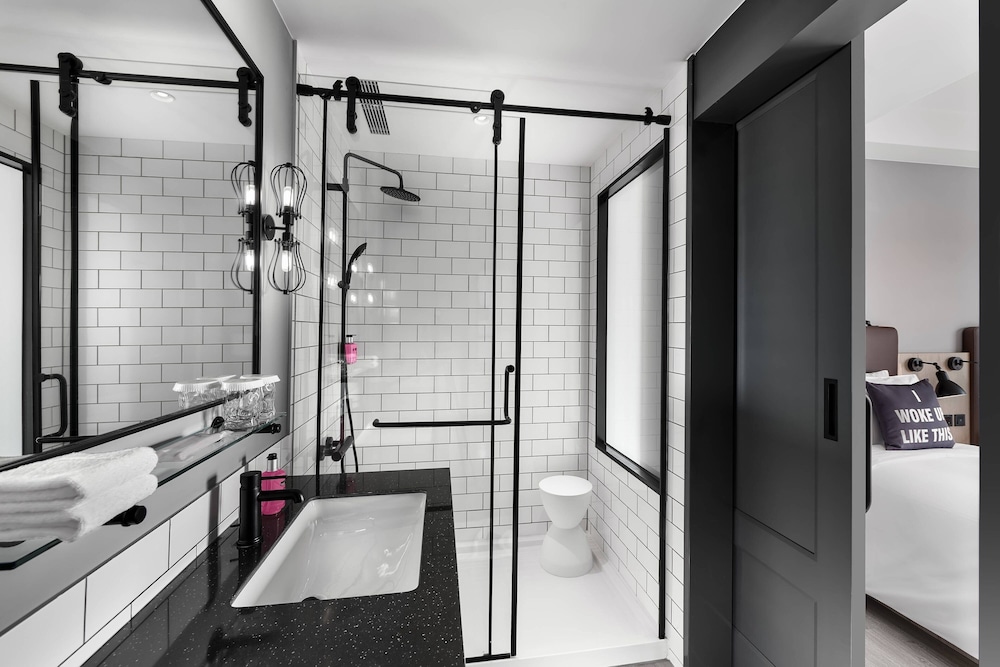 Moxy Taichung 40/42