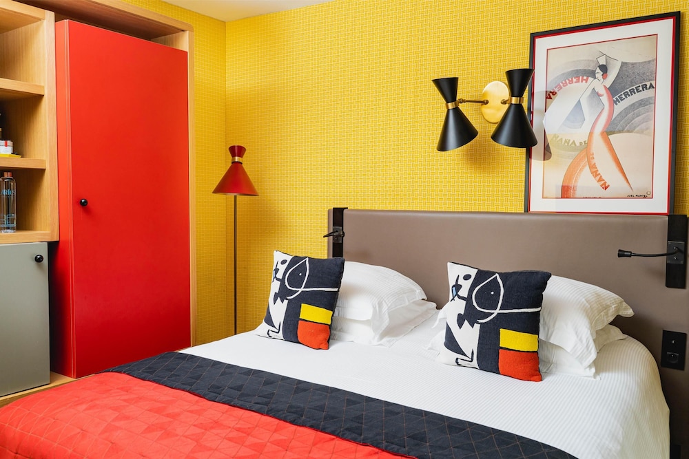 PRIVILEGE, DOUBLE BED