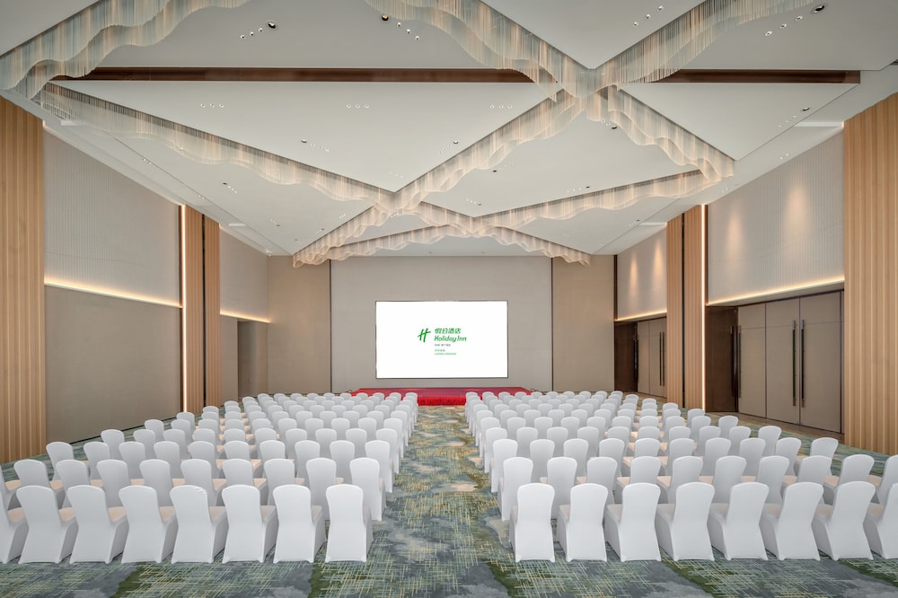 Holiday Inn Luzhou Longjian 40/43