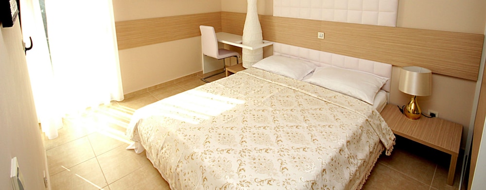 HOTEL BUTUA RESIDENCE 27/100