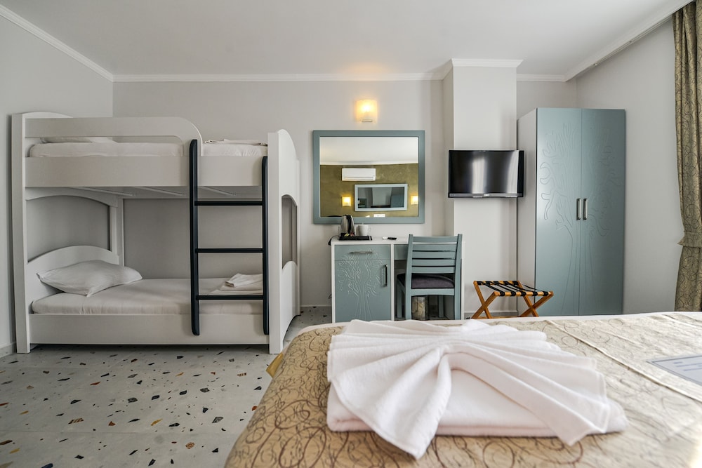 Tonoz Beach Hotel 25/69