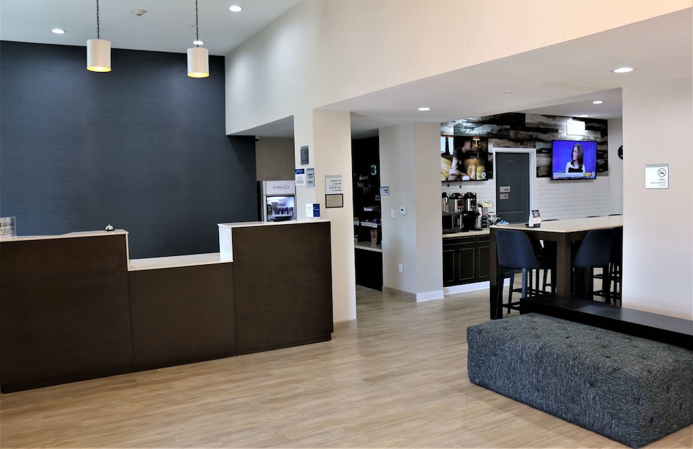 Best Western Plus New Barstow Inn & Suites 8/34
