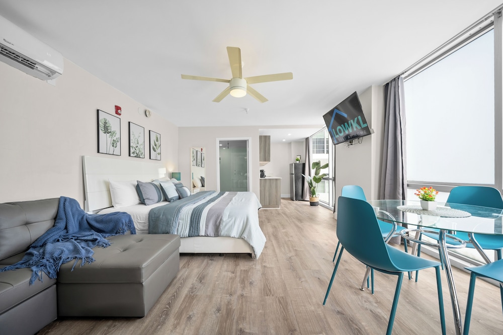 Samantha Apartments by Lowkl 8/46