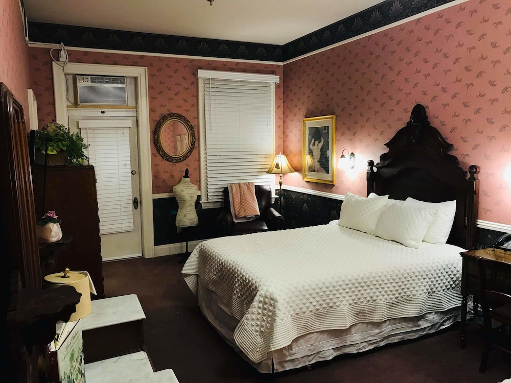 Kingsley Inn 13/64