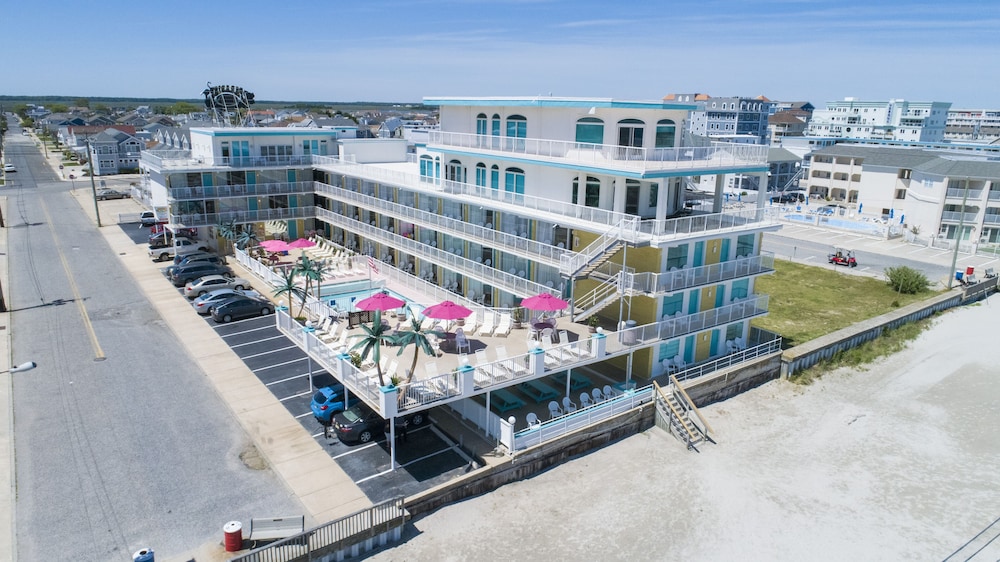 Paradise Ocean Front Resort 7/45
