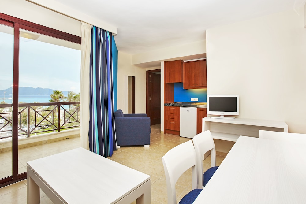 Universal Hotel Bikini 31/66
