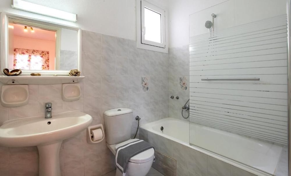 Pelagos Hotel 38/40