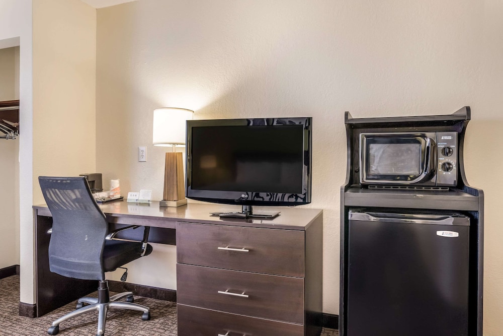 Sleep Inn & Suites Jacksonville Near Camp Lejeune 24/33