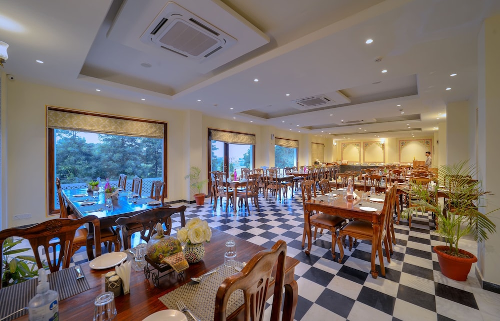 WelcomHeritage Ranthambore Mount Valley Resort 32/43