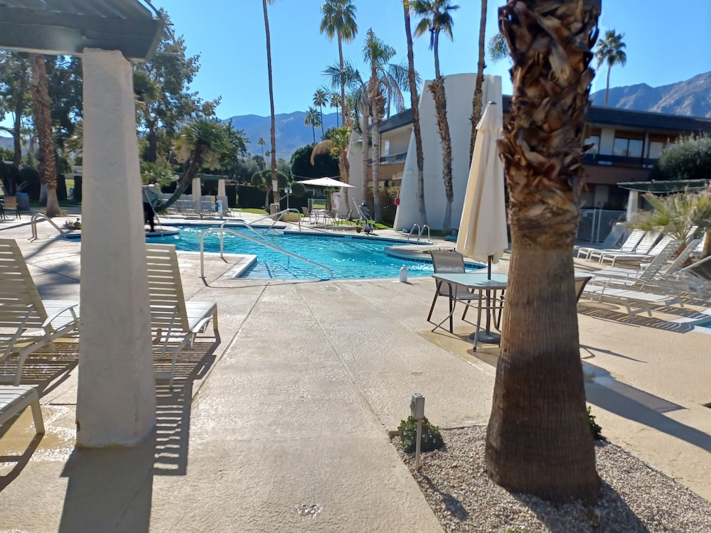Travelodge By Wyndham Palm Springs 6/41