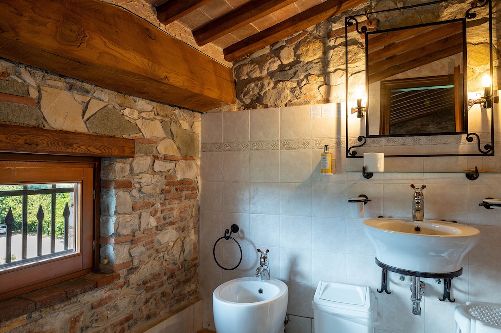 SMALL DOUBLE, ATTIC