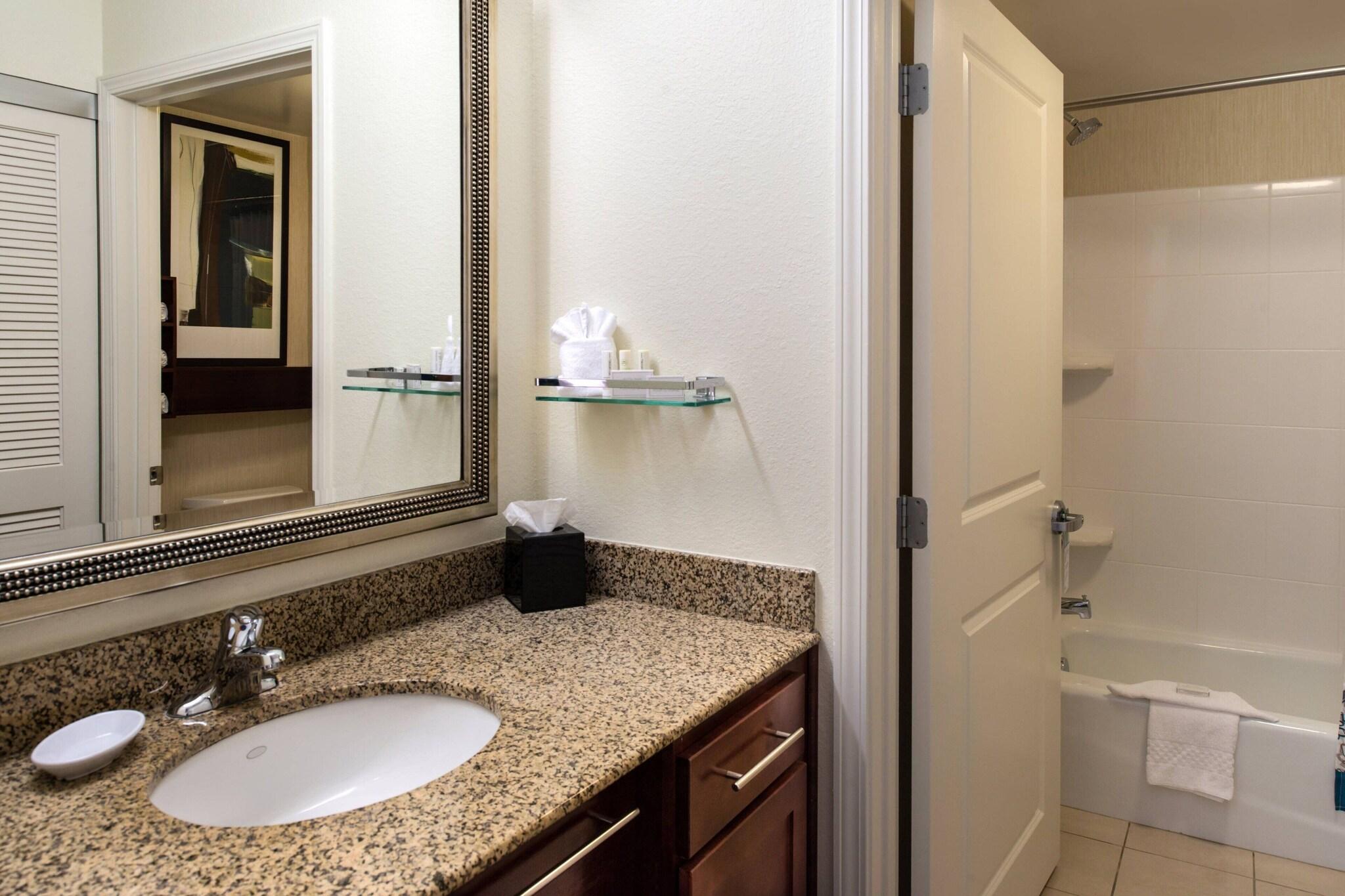 استوديو بسرير كينج، Residence Inn Gainesville I-75 3/8