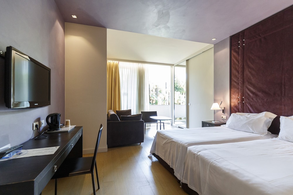 STANDARD, DOUBLE OR TWIN BED, PARK VIEW