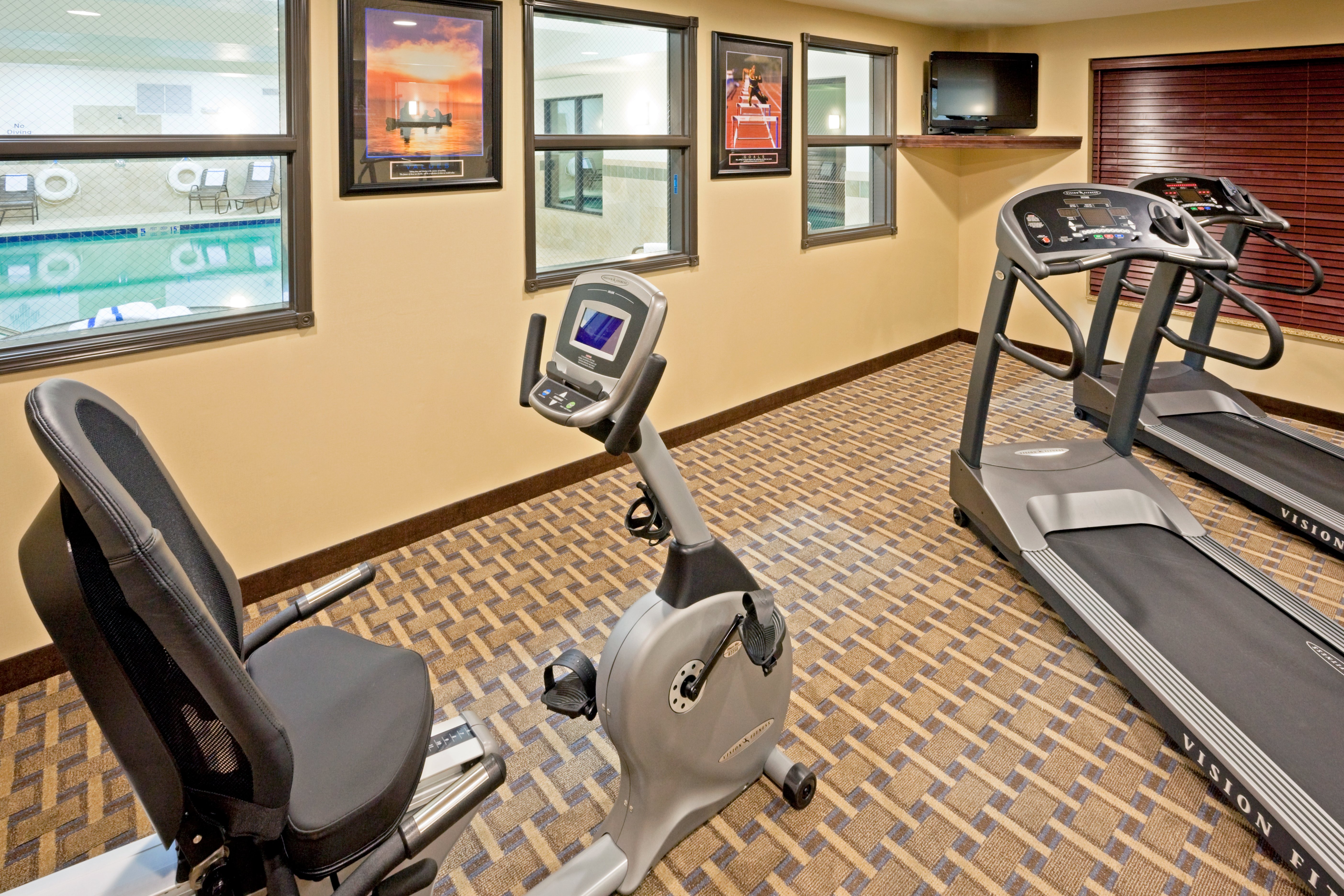 Holiday Inn Express & Suites Syracuse North - Airport Area 40/68