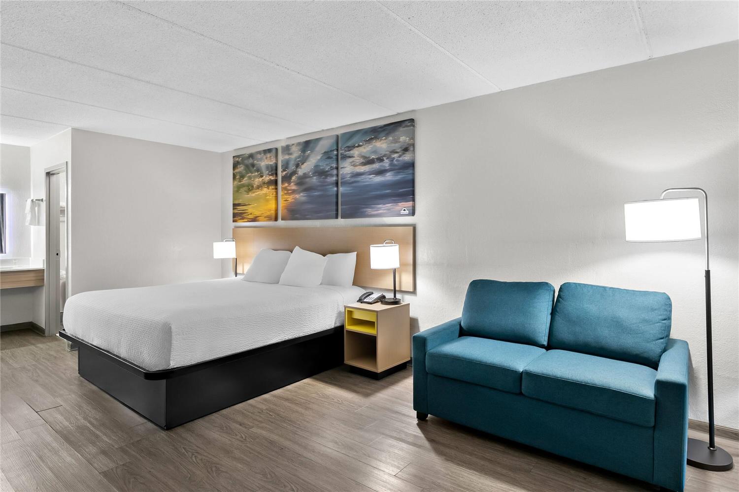 Days Inn by Wyndham Seneca 12/25