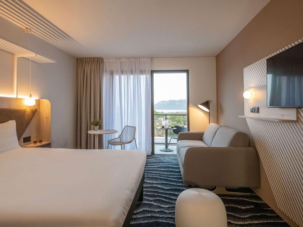 FAMILY, DOUBLE BED, SEA VIEW, SOFA, BALCONY