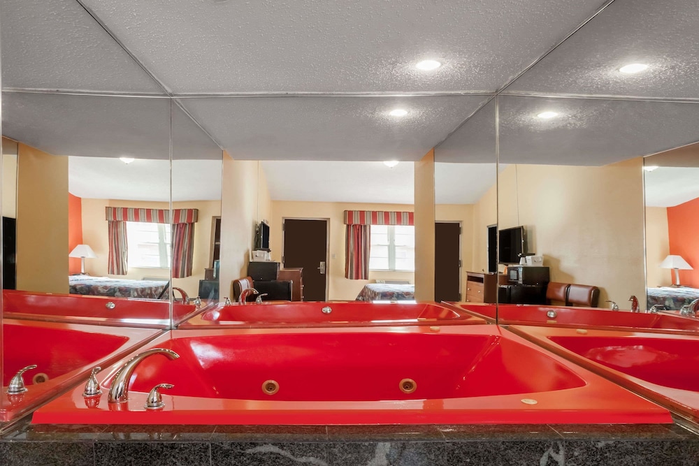 Travelodge by Wyndham Jersey City 4/22