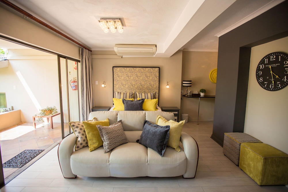 La Roca Guest House 38/58