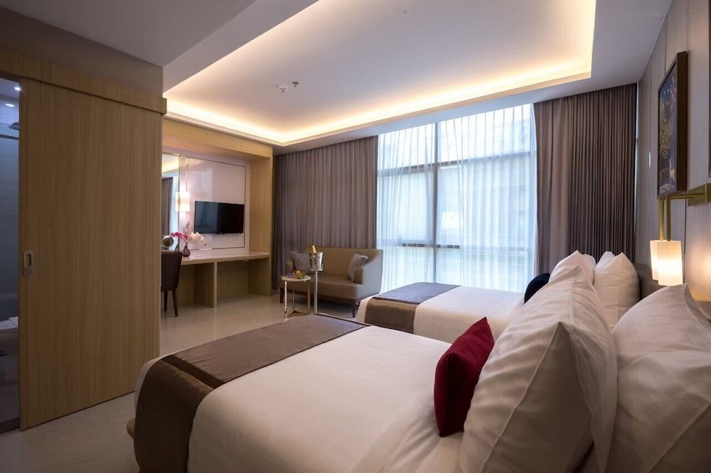 Elegant Bangkok Hotel 12/50