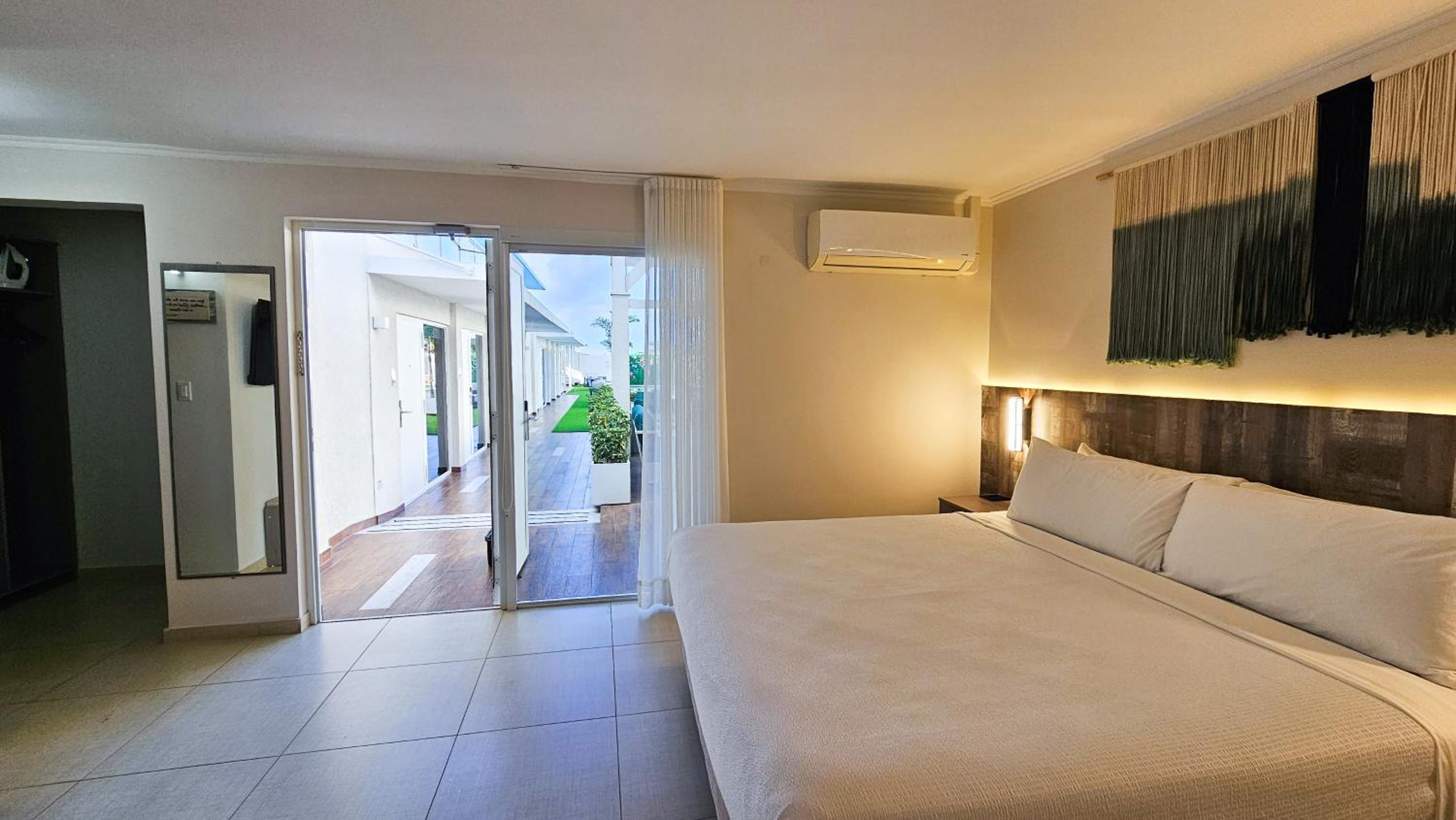 Room, King Bed, Pool View, Sofa, Adult Only