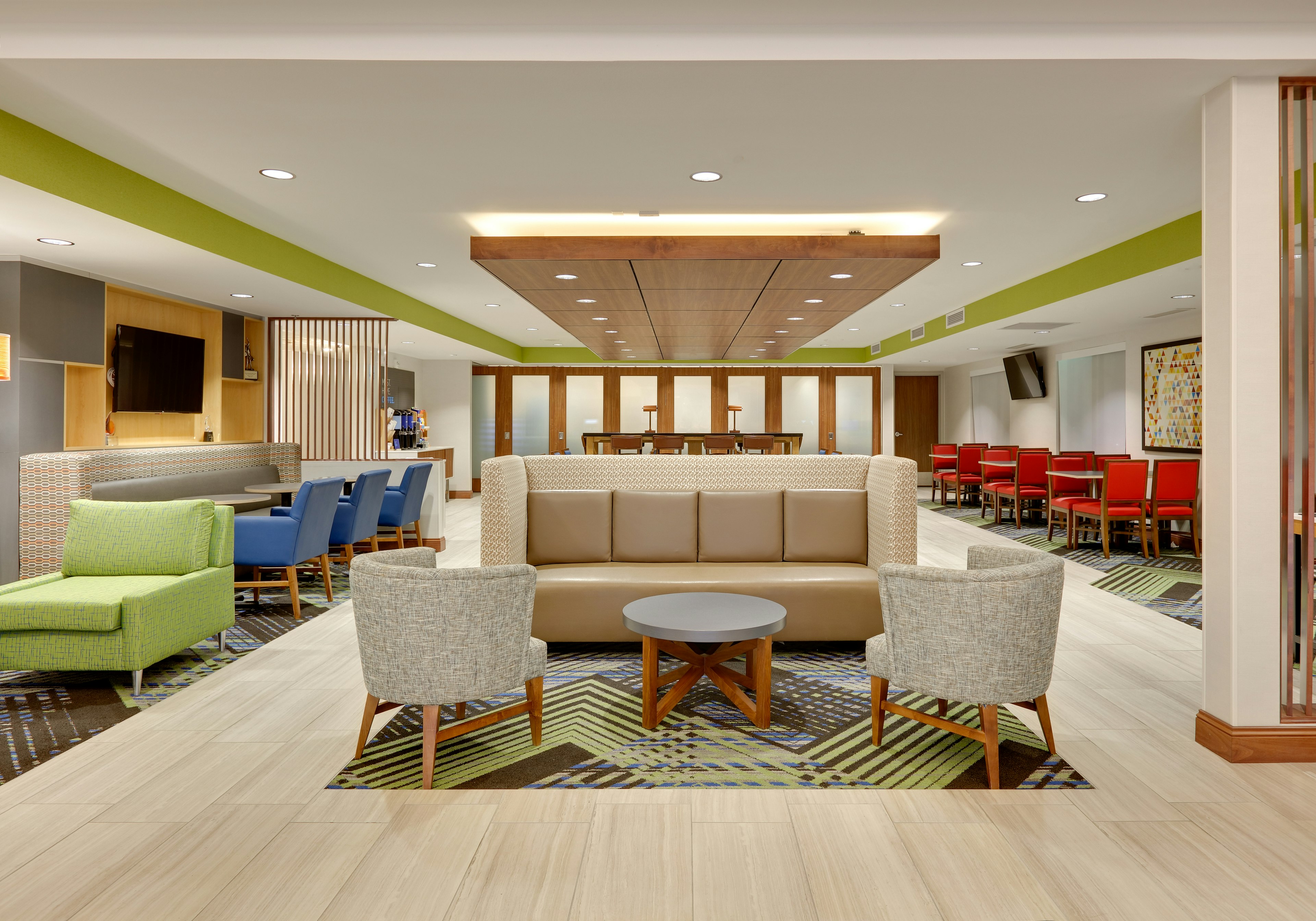 Holiday Inn Express Hotel And Suites Mitchell 47/67