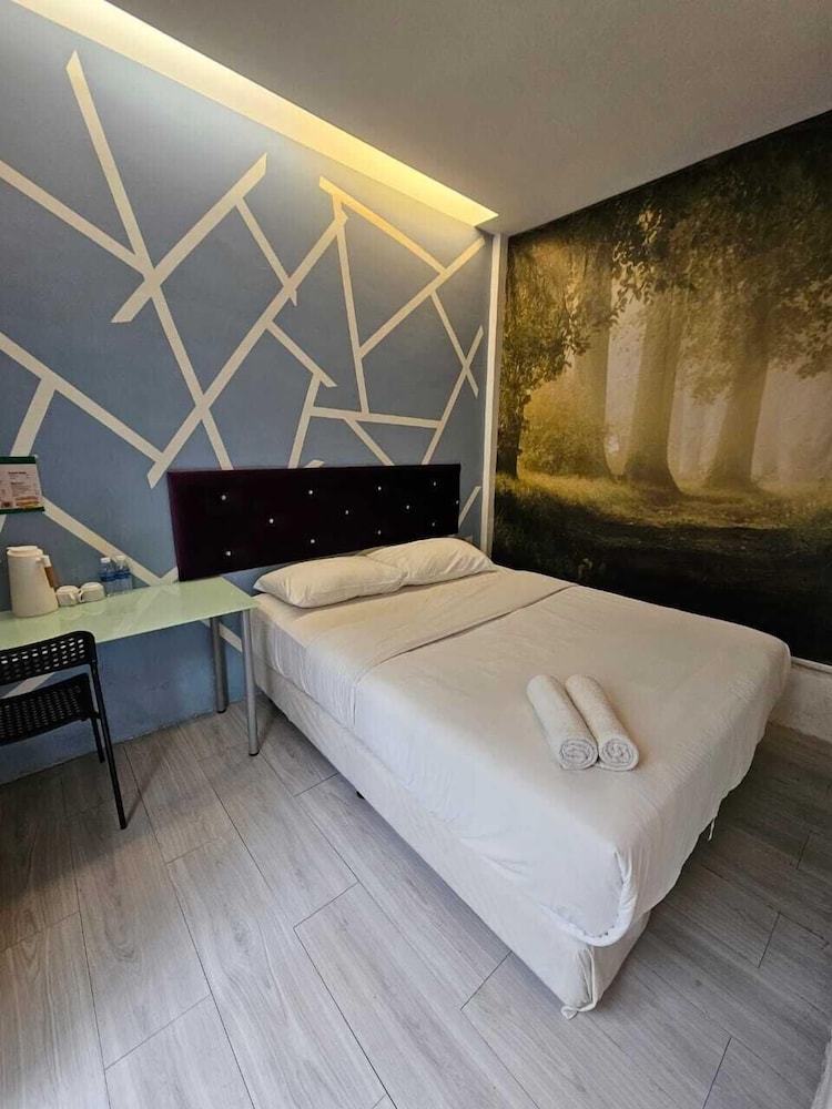 V GARDEN HOTEL 15/34