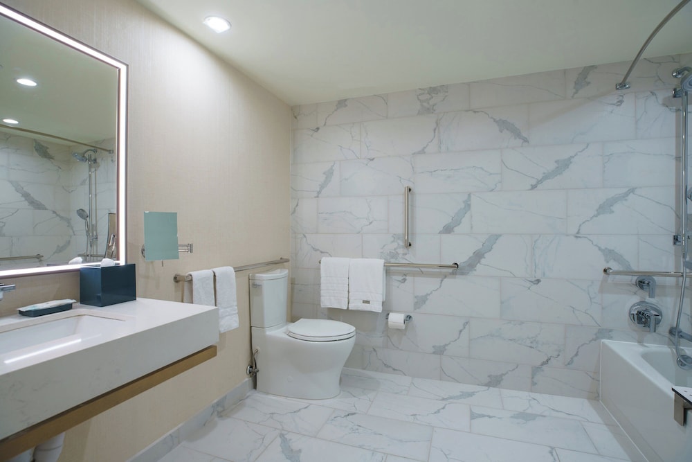 جناح تنفيذي بسرير كينج مع أريكة، Westin O Hare 3/4
