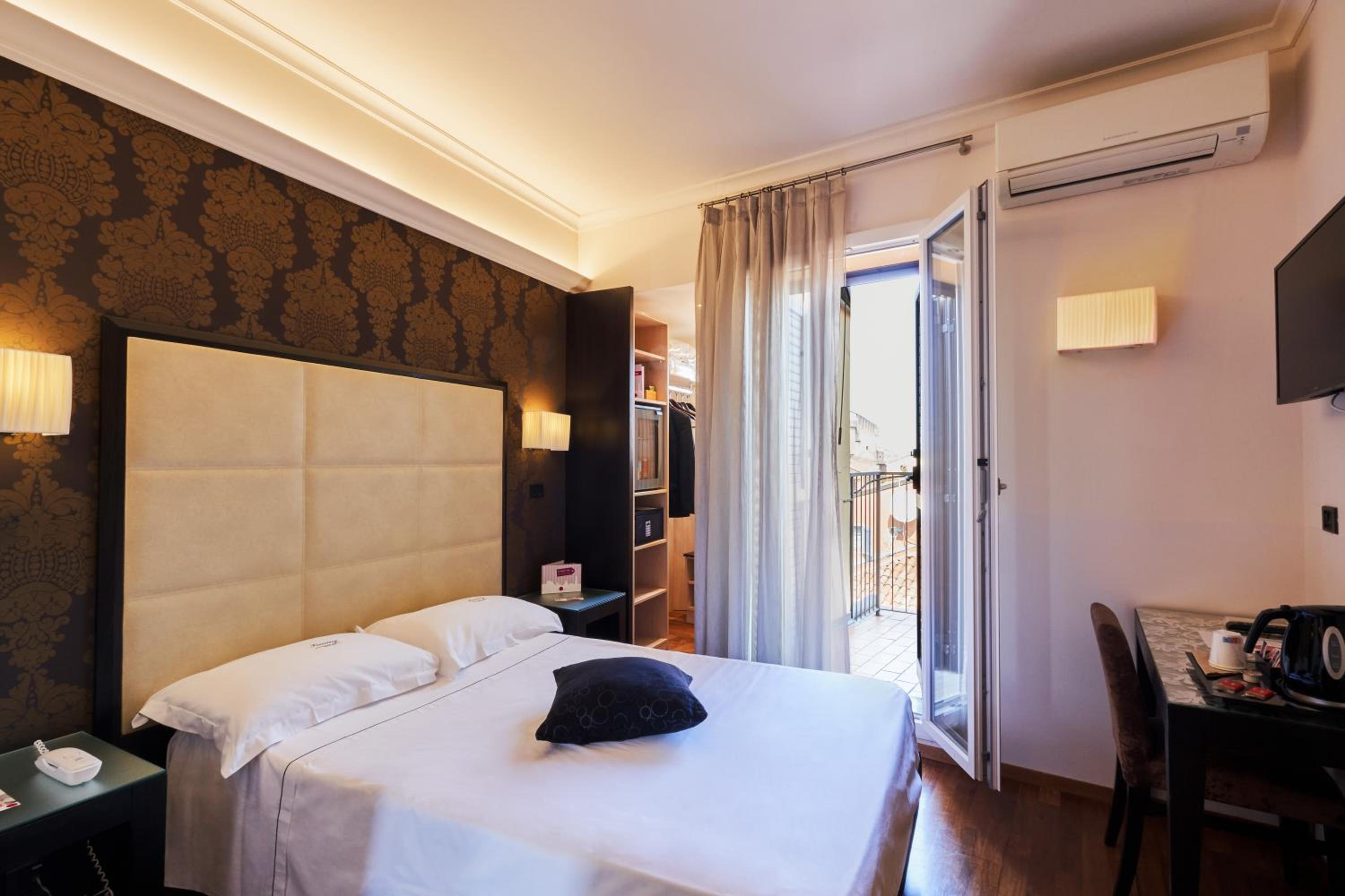 غرفة مفردة بشرفة، Touring Hotel Bologna 2/10