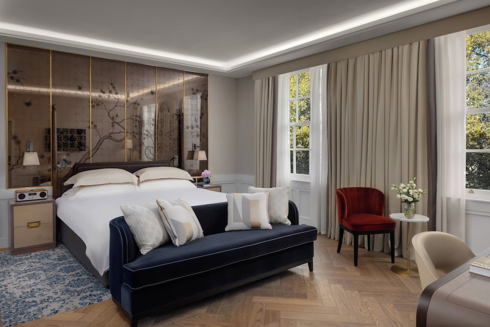 GROSVENOR, GRAND, DELUXE, KING BED, SQUARE VIEW