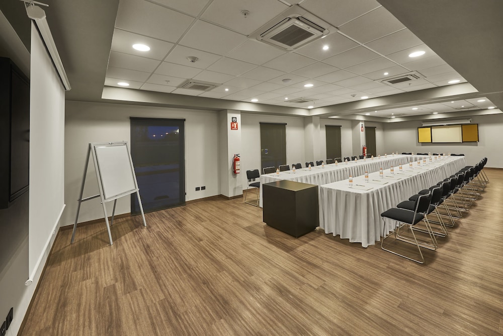 City Express by Marriott Celaya Galerias 48/61