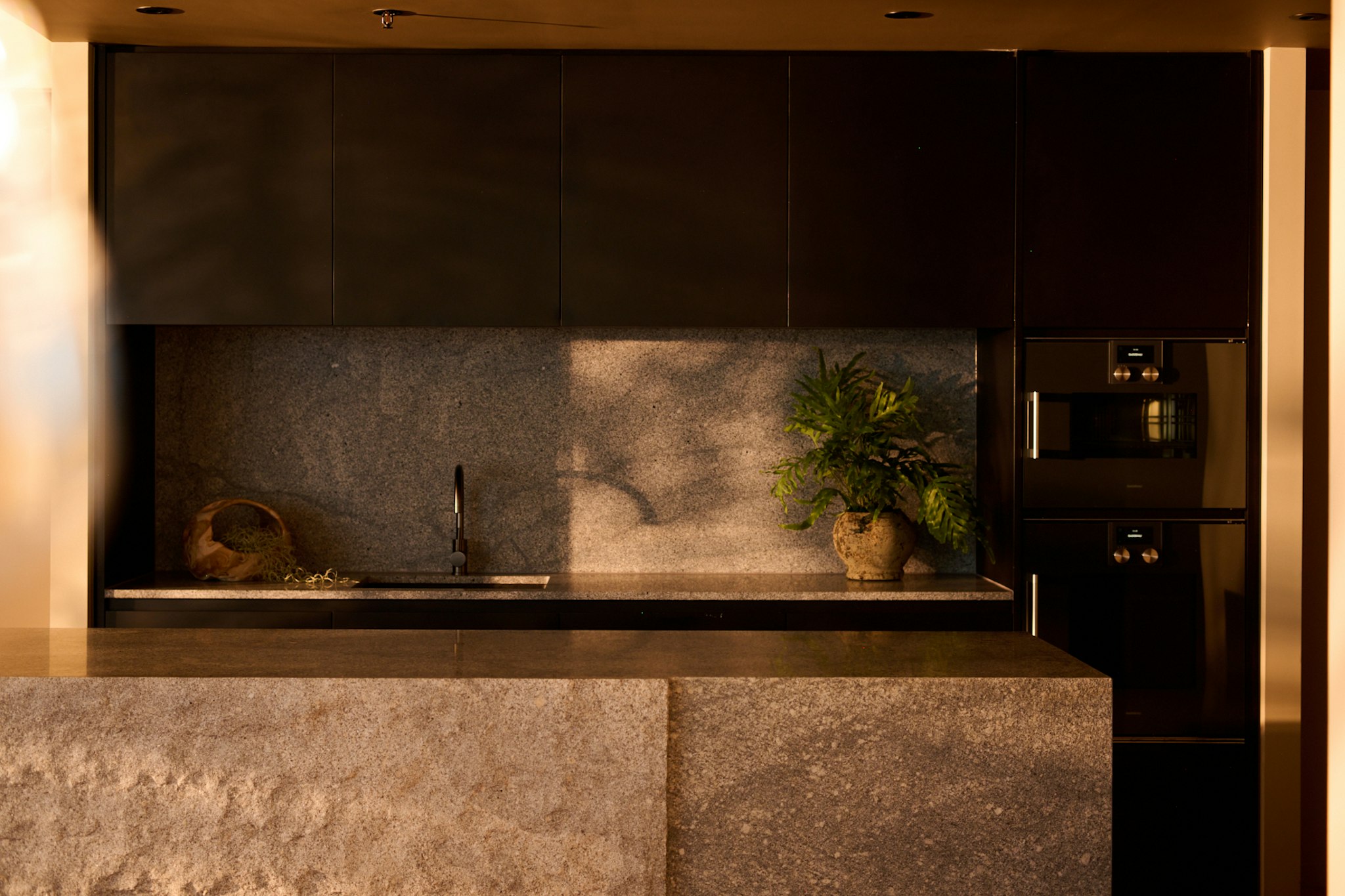 1 Hotel Melbourne 3/50