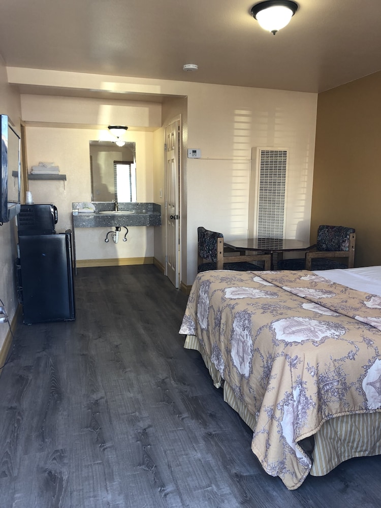 Blue Seal Inn 14/34