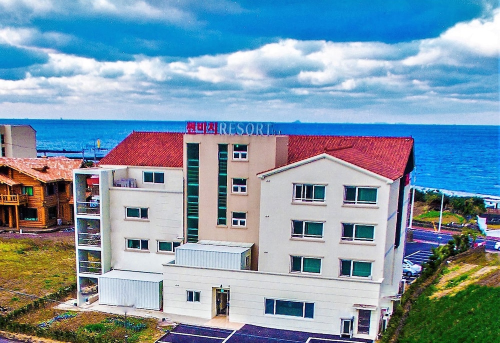 Sunbeach Resort 8/40