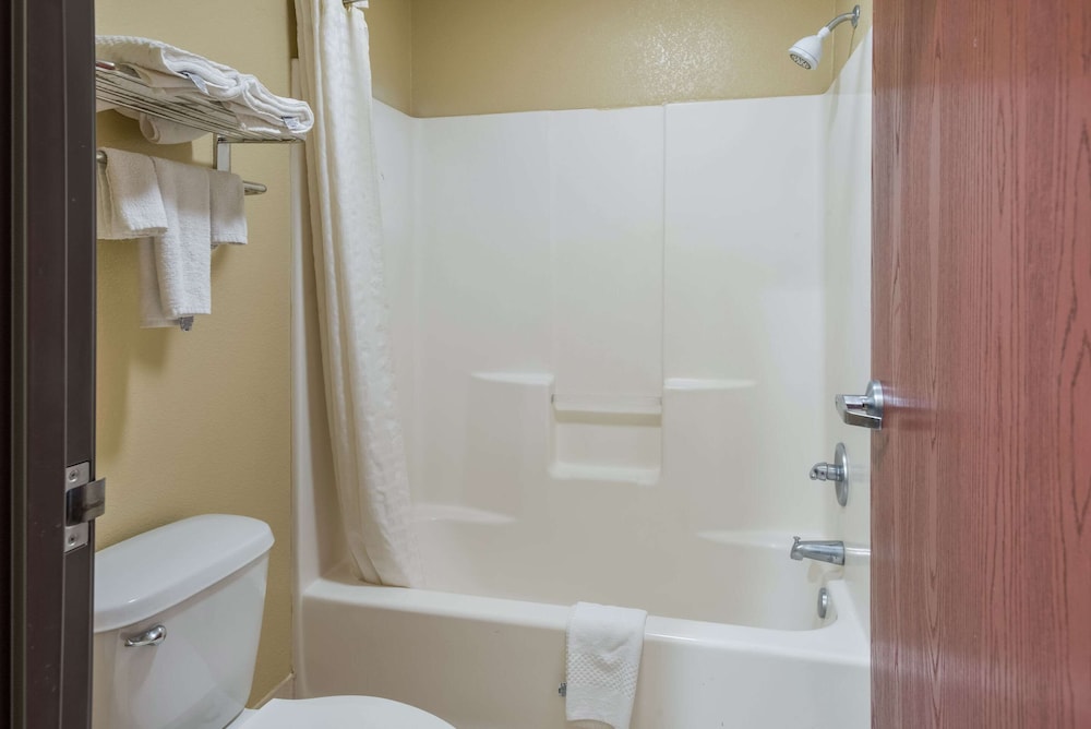 Econo Lodge Lake Charles University Area 23/48