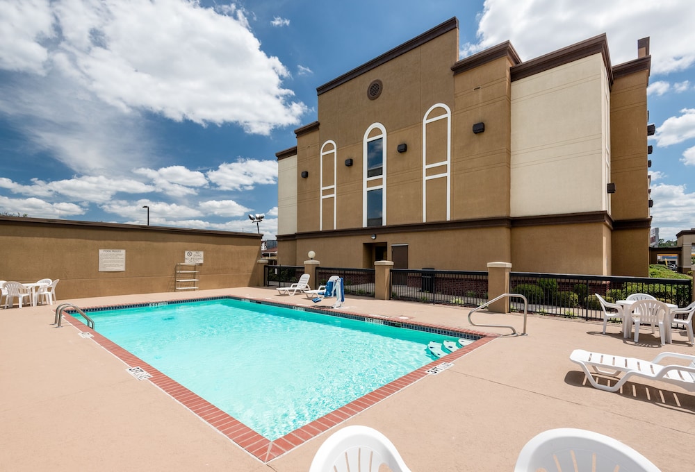 Holiday Inn Express Hotel And Suites Grenada 3/51
