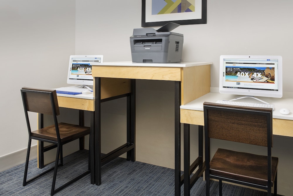 Holiday Inn Express San Antonio N-Riverwalk Area 42/49