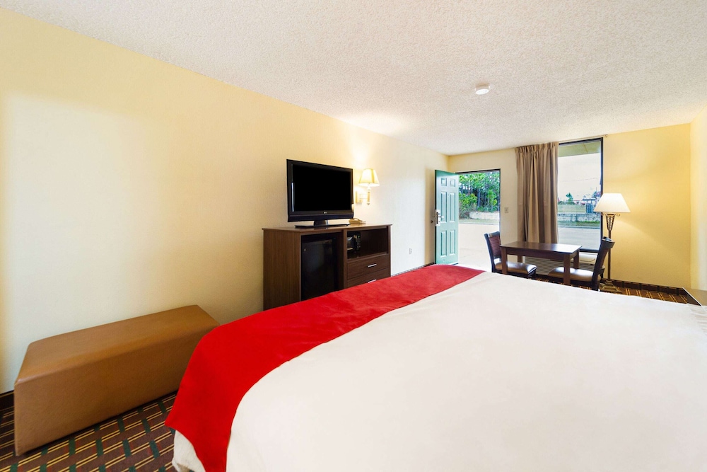 Days Inn by Wyndham Atmore 14/61