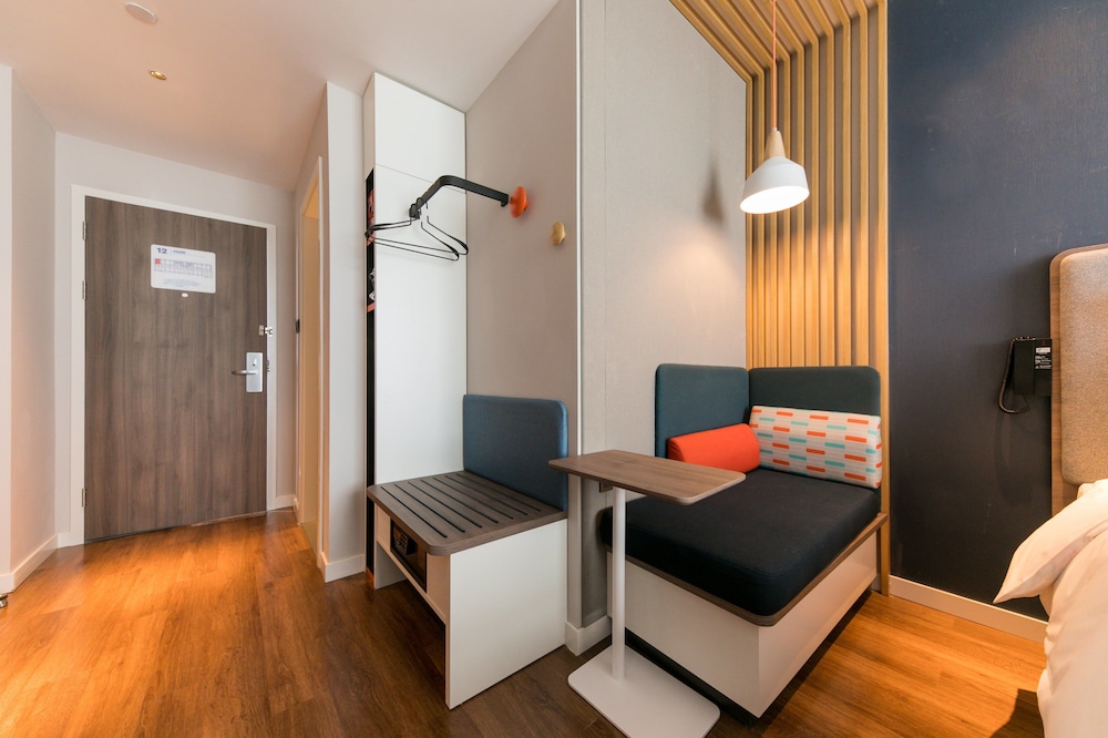 Holiday Inn Express Shanghai Tangzhen 50/63