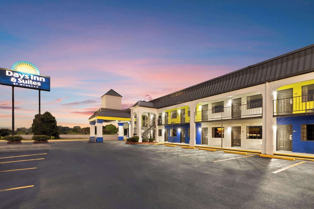 Days Inn & Suites By Wyndham Vicksburg 27/33