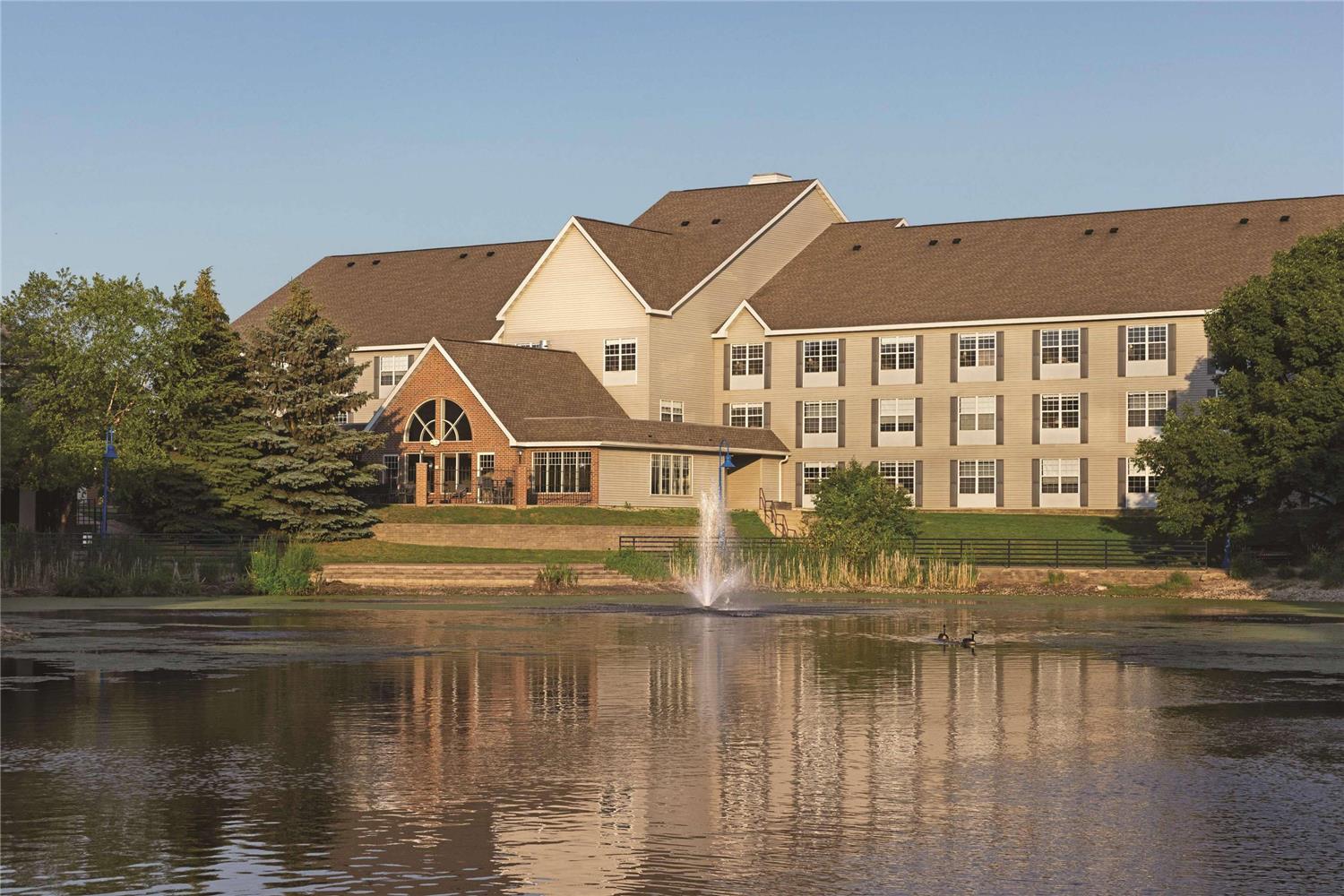 Country Inn & Suites by Radisson, Monona - Madison East 12/13