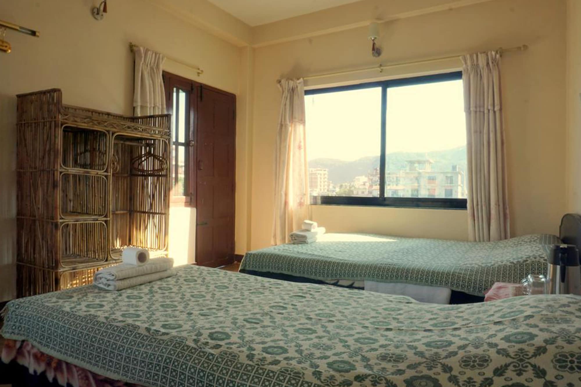DELUXE, DOUBLE BED