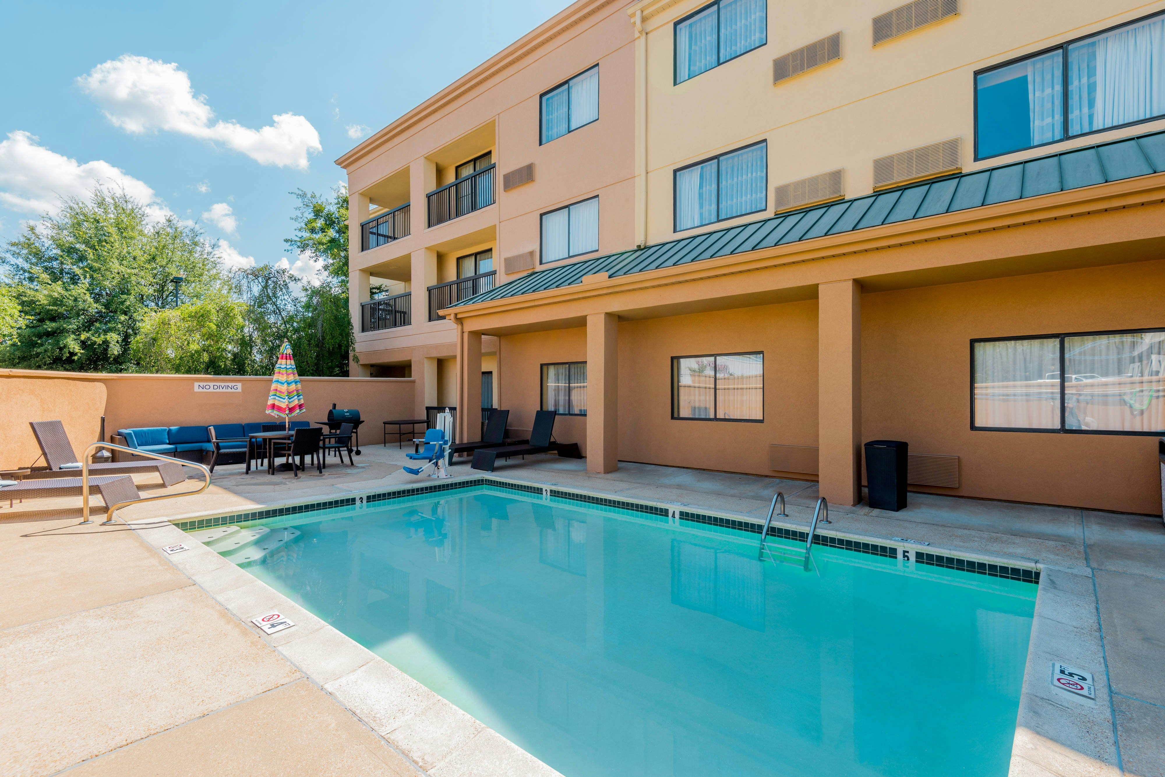 Courtyard By Marriott Tupelo 4/28