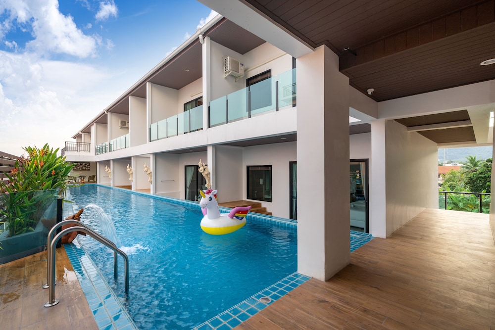 The Thames Pool Access Resort 3/50