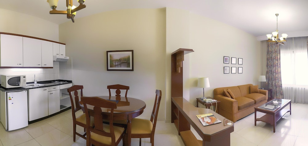 Comfort Hotel Suites 31/48