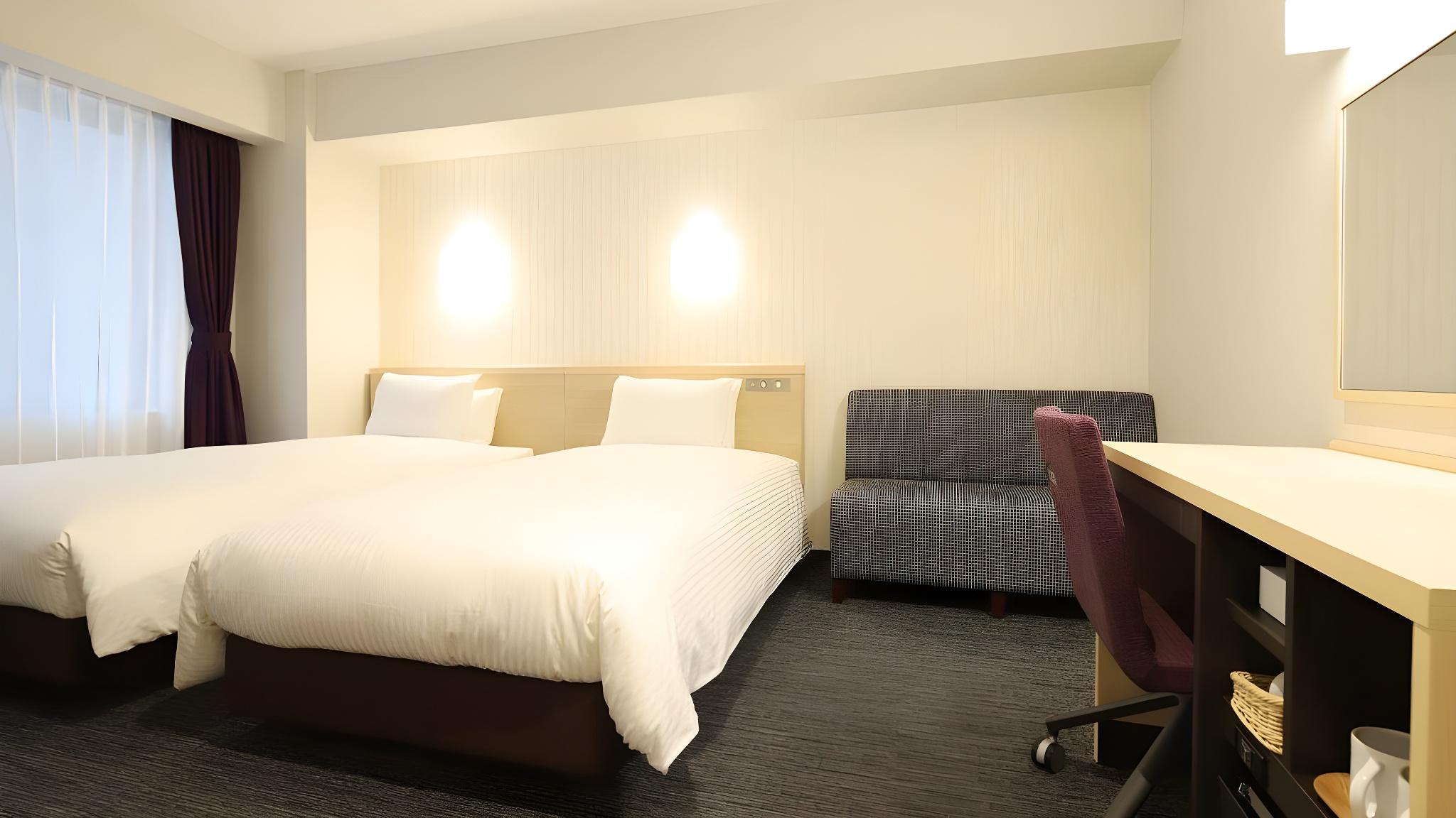 Universal, Twin Beds