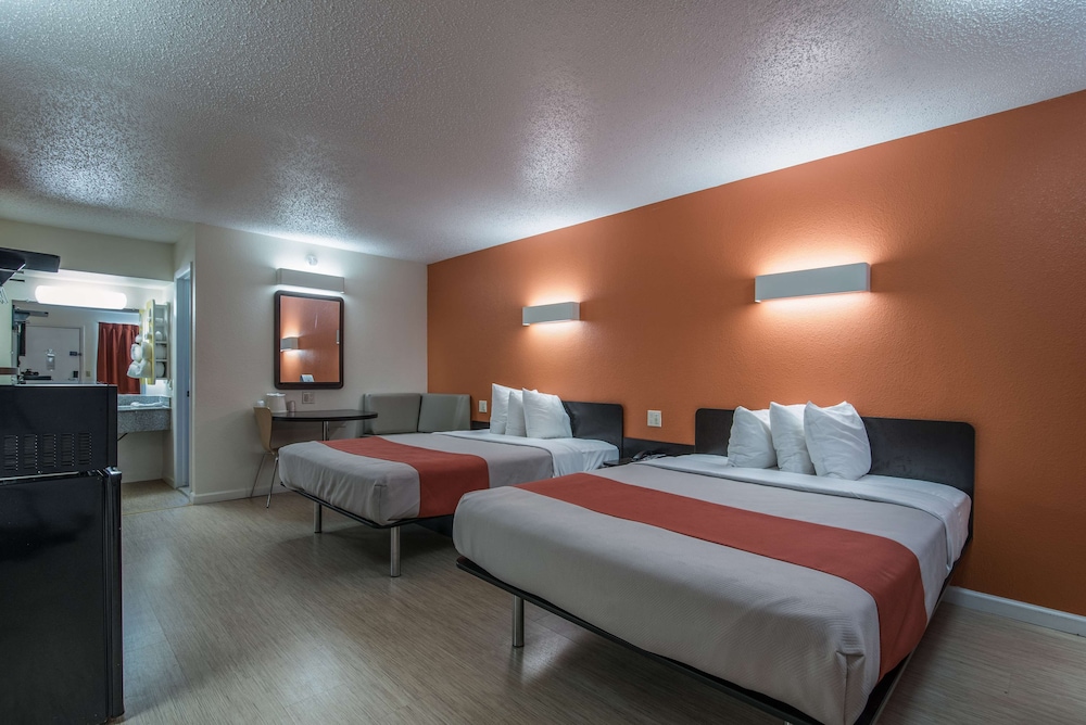Motel6 Albany, NY - Airport 24/56