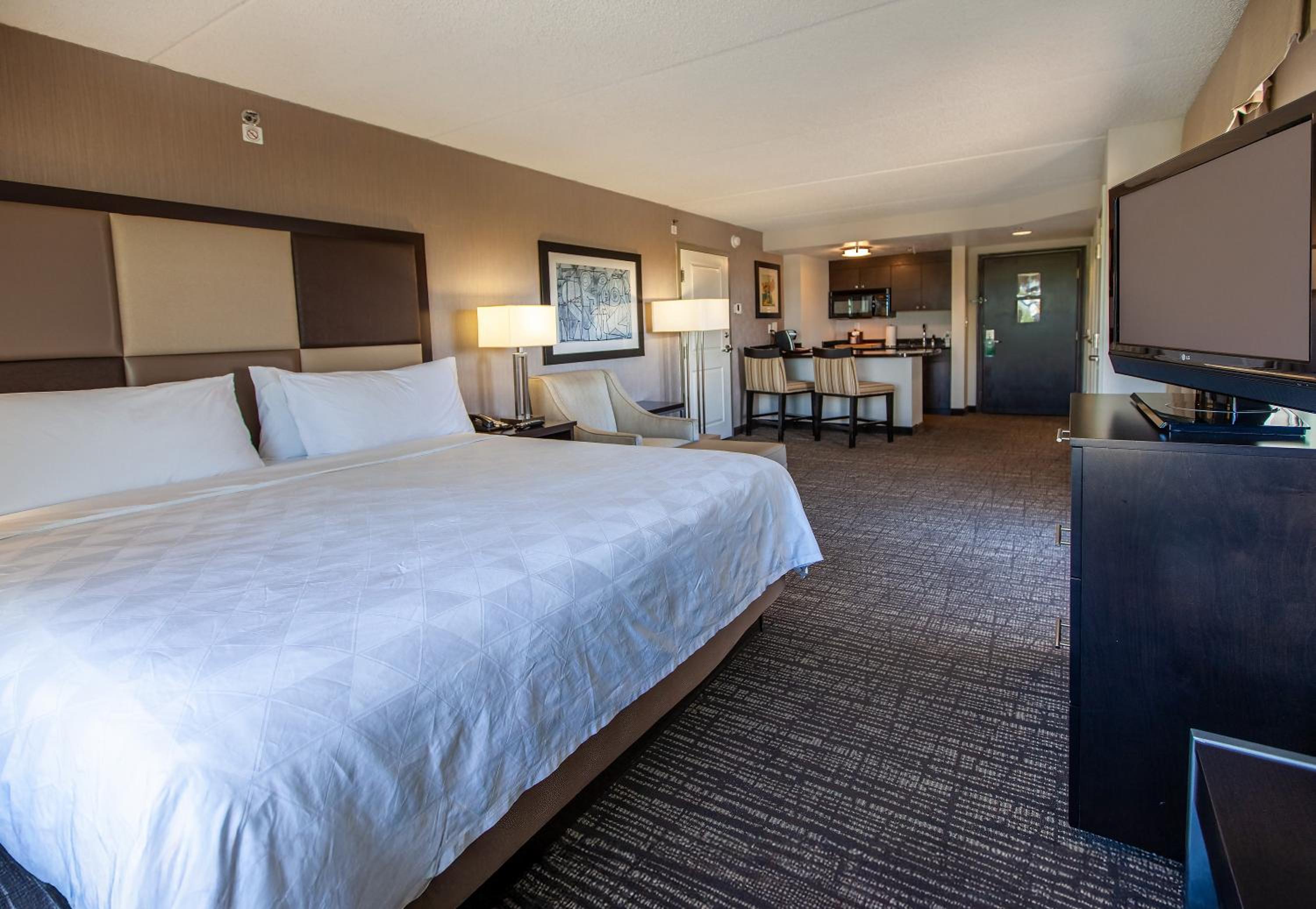 Suite, King Bed, Sofa