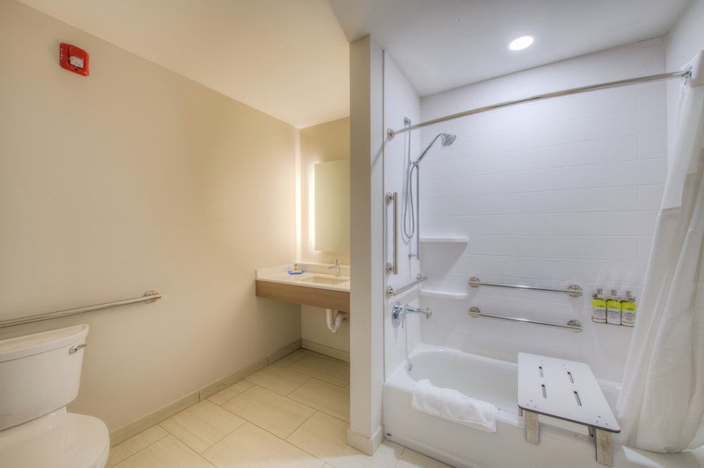 Holiday Inn Express & Suites Remington 47/49