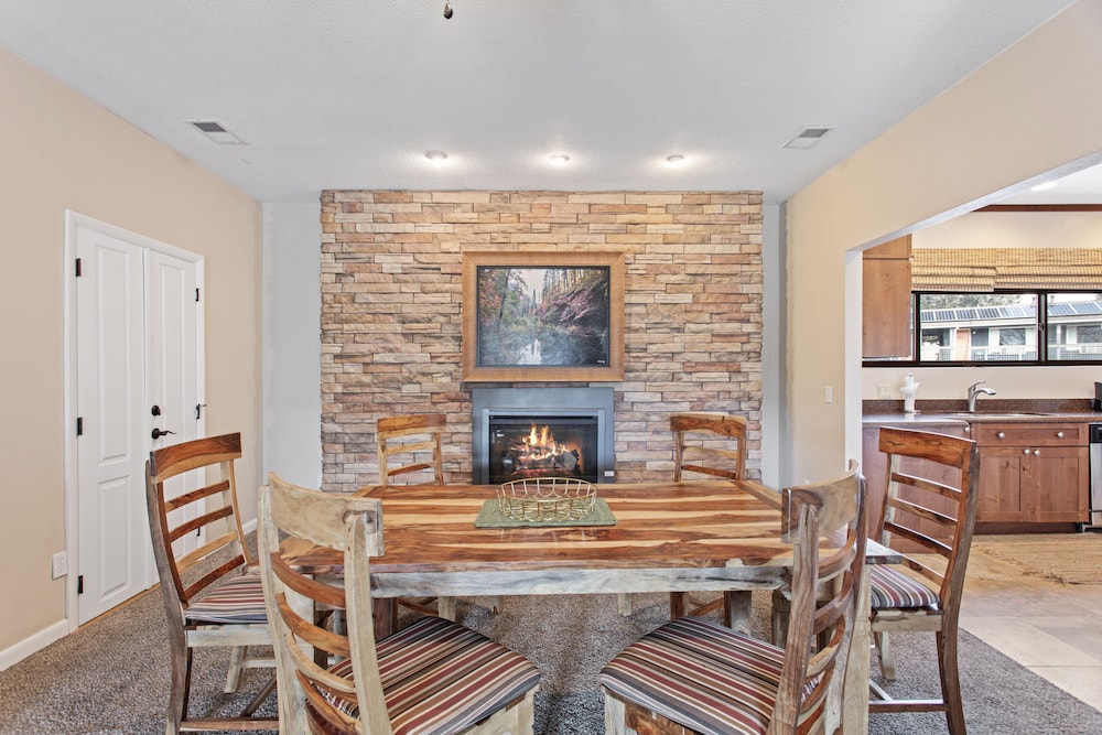 Coyote Mountain Lodge 35/50